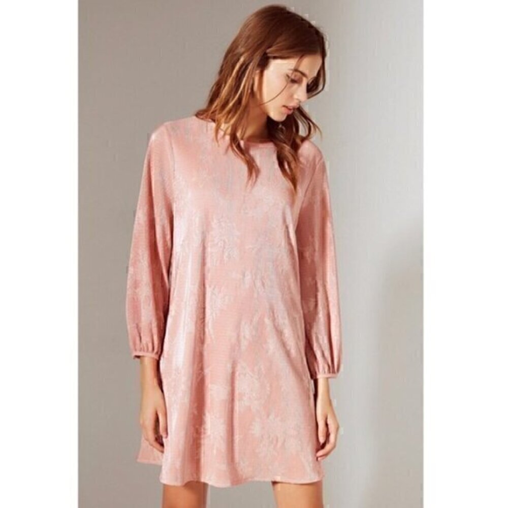 Urban Outfitters Mary Kate pink floral pleated open back shift dress